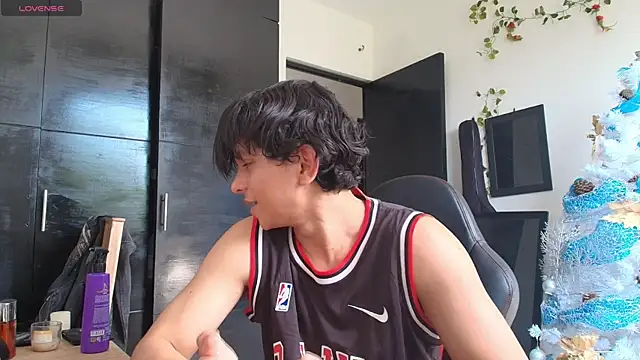 Snapshot of Haruto2001 chatting on December 16, 2024, 3:43 pm Haruto2001 online show from December 16, 2024, 3:43 pm