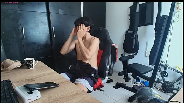 Snapshot of Haruto2001 chatting on December 16, 2025, 2:32 pm Haruto2001 online show from December 16, 2025, 2:32 pm