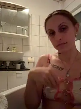 Snapshot of joie_20 chatting on November 5, 2025, 9:40 pm joie 20 online show from November 5, 2025, 9:40 pm