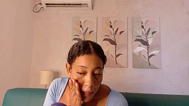 Snapshot of flavia_cruz chatting on April 14, 2026, 12:21 pm flavia cruz online show from April 14, 2026, 12:21 pm