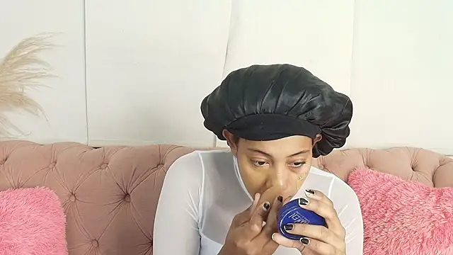 Snapshot of flavia_cruz chatting on April 30, 2026, 12:23 pm flavia cruz online show from April 30, 2026, 12:23 pm