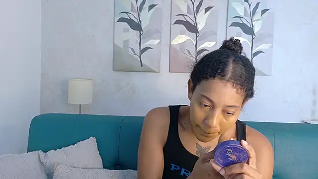 Snapshot of flavia_cruz chatting on April 15, 2026, 12:21 pm flavia cruz online show from April 15, 2026, 12:21 pm