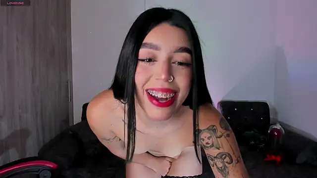 zoee jackson online show from April 14, 2026, 5:45 am