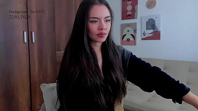 Luisa0110 online show from January 22, 2025, 5:38 pm