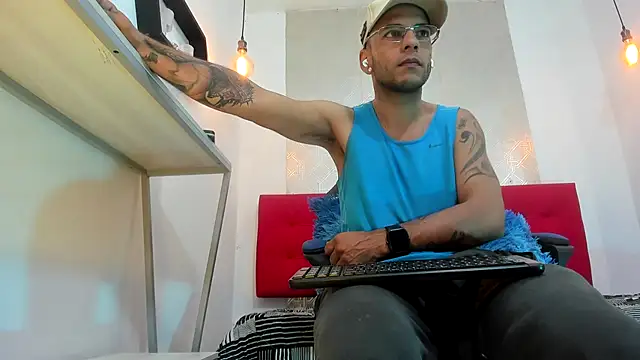 Andrey u92 online show from November 15, 2025, 7:51 pm