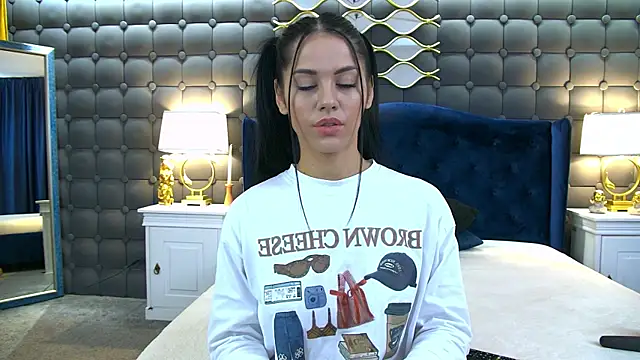 Snapshot of LeyaCass chatting on September 23, 2025, 4:30 am LeyaCass online show from September 23, 2025, 4:30 am