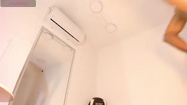 Snapshot of vera_candella chatting on November 14, 2025, 10:41 am vera candella online show from November 14, 2025, 10:41 am