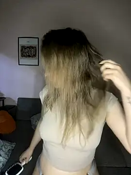 Snapshot of EdnaBradley chatting on November 24, 2025, 2:17 pm EdnaBradley online show from November 24, 2025, 2:17 pm