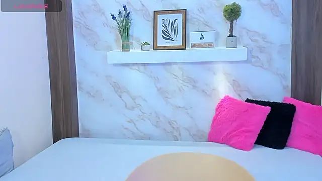 Snapshot of AmyBarton02 chatting on December 14, 2025, 6:13 pm AmyBarton02 online show from December 14, 2025, 6:13 pm