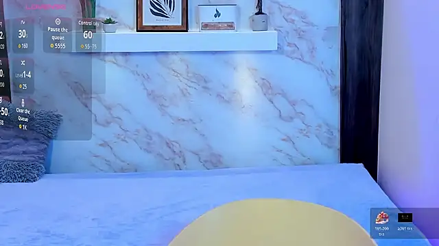 AmyBarton02 online show from November 9, 2025, 4:33 pm