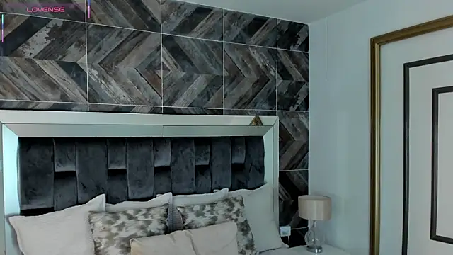 TaniaSmith1 online show from September 14, 2025, 11:05 pm