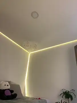 AmmyCollinsW online show from April 7, 2026, 10:00 pm