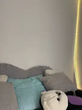 AmmyCollinsW online show from April 18, 2026, 7:07 pm