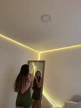 AmmyCollinsW online show from December 16, 2025, 9:41 pm