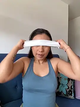 Snapshot of Aimilayne chatting on February 9, 2026, 5:33 pm Aimilayne online show from February 9, 2026, 5:33 pm