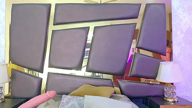 NicoleEsposito online show from October 29, 2025, 12:59 pm