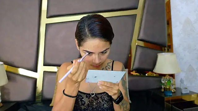 NicoleEsposito online show from October 15, 2025, 12:46 pm