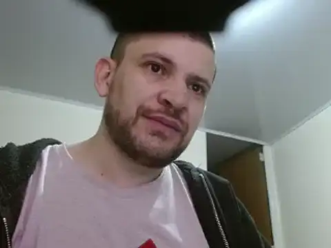 camiloking1720 online show from February 15, 2025, 8:23 pm