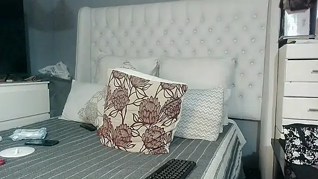 Carocurvy online show from November 10, 2025, 5:07 pm