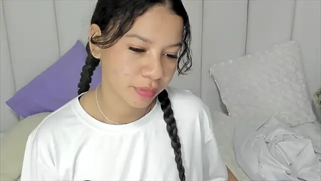 Snapshot of brithany_rousee chatting on February 6, 2025, 10:21 pm brithany rousee online show from February 6, 2025, 10:21 pm