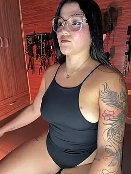 Snapshot of yey_bdsm chatting on May 7, 2026, 4:54 pm yey bdsm online show from May 7, 2026, 4:54 pm