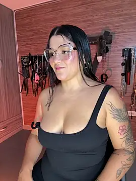 Snapshot of yey_bdsm chatting on May 3, 2026, 4:43 pm yey bdsm online show from May 3, 2026, 4:43 pm