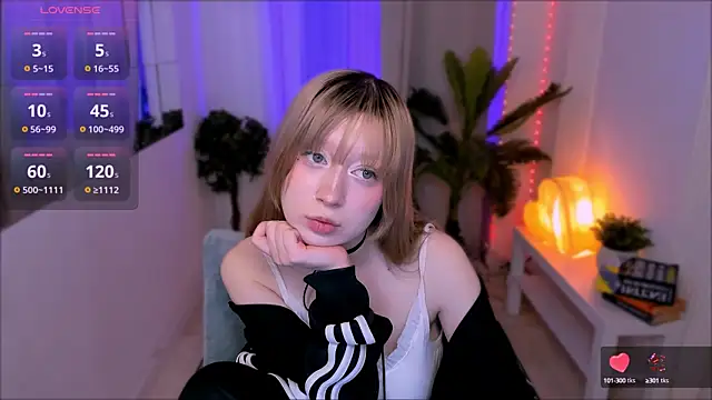 SaintGirl online show from March 21, 2025, 3:35 pm