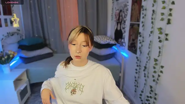 SaintGirl online show from January 14, 2025, 3:36 pm