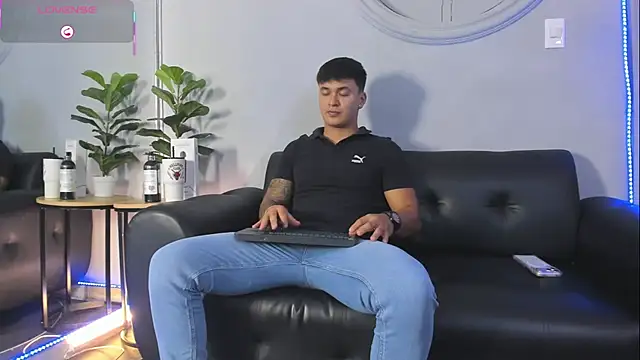 Snapshot of Cristopher_strong chatting on June 2, 2026, 1:33 pm Cristopher strong online show from June 2, 2026, 1:33 pm