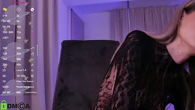 Snapshot of AllenaMoon chatting on November 5, 2025, 8:56 pm AllenaMoon online show from November 5, 2025, 8:56 pm