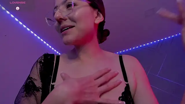 Snapshot of Ich_Bin_Julia chatting on February 14, 2025, 2:54 pm Ich Bin Julia online show from February 14, 2025, 2:54 pm