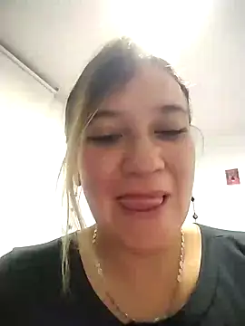 Snapshot of ELEKTRA_LUXURY chatting on January 21, 2025, 2:33 am ELEKTRA LUXURY online show from January 21, 2025, 2:33 am