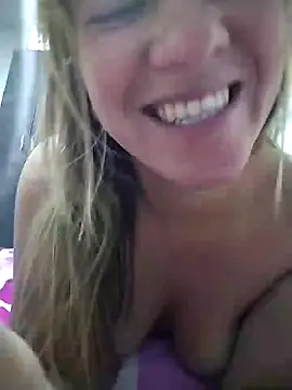 Snapshot of ELEKTRA_LUXURY chatting on February 10, 2025, 1:35 am ELEKTRA LUXURY online show from February 10, 2025, 1:35 am