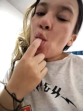 Snapshot of ELEKTRA_LUXURY chatting on February 24, 2025, 1:24 am ELEKTRA LUXURY online show from February 24, 2025, 1:24 am