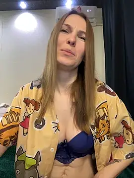 Snapshot of RachelBelI chatting on October 12, 2025, 11:39 pm RachelBelI online show from October 12, 2025, 11:39 pm