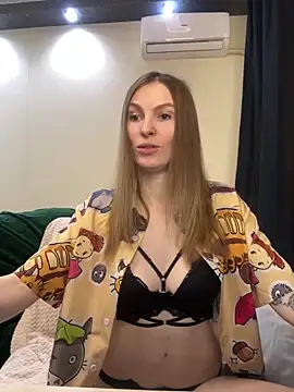 Snapshot of RachelBelI chatting on March 18, 2025, 11:20 pm RachelBelI online show from March 18, 2025, 11:20 pm