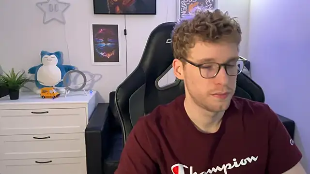 Snapshot of BlueEyedTallGuy94 chatting on January 14, 2025, 1:58 am BlueEyedTallGuy94 online show from January 14, 2025, 1:58 am