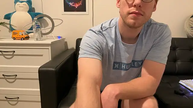 Snapshot of BlueEyedTallGuy94 chatting on December 14, 2024, 5:07 am BlueEyedTallGuy94 online show from December 14, 2024, 5:07 am