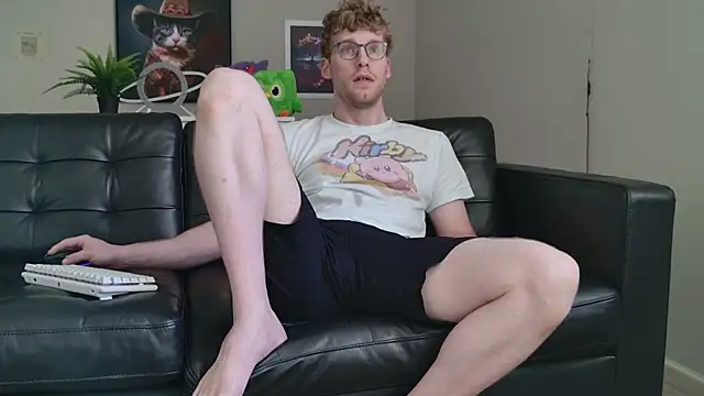 Snapshot of BlueEyedTallGuy94 chatting on September 24, 2025, 6:58 pm BlueEyedTallGuy94 online show from September 24, 2025, 6:58 pm