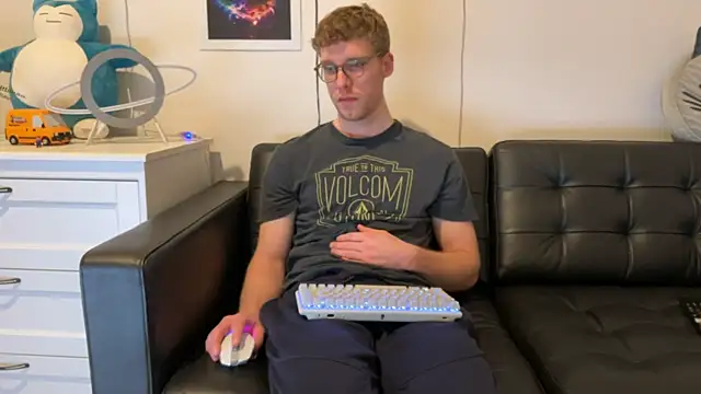 Snapshot of BlueEyedTallGuy94 chatting on January 10, 2025, 4:22 am BlueEyedTallGuy94 online show from January 10, 2025, 4:22 am