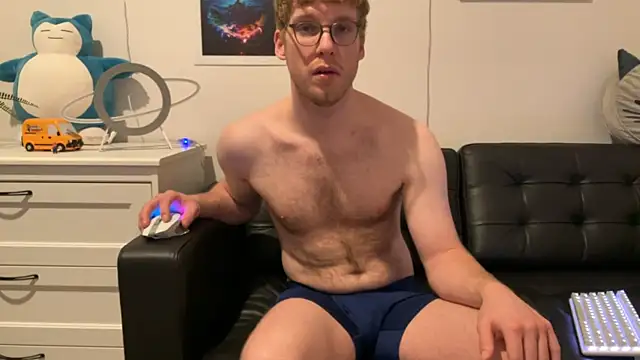 Snapshot of BlueEyedTallGuy94 chatting on December 9, 2024, 11:45 pm BlueEyedTallGuy94 online show from December 9, 2024, 11:45 pm