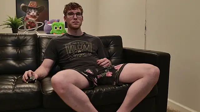 Snapshot of BlueEyedTallGuy94 chatting on October 7, 2025, 1:17 am BlueEyedTallGuy94 online show from October 7, 2025, 1:17 am