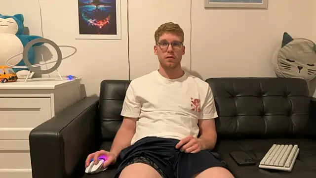 Snapshot of BlueEyedTallGuy94 chatting on December 17, 2024, 4:56 am BlueEyedTallGuy94 online show from December 17, 2024, 4:56 am