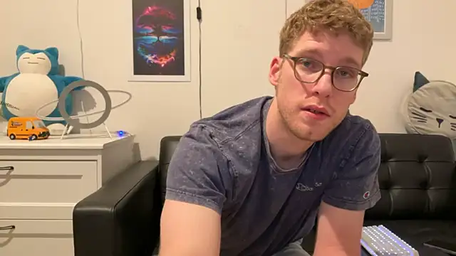 Snapshot of BlueEyedTallGuy94 chatting on December 18, 2024, 2:42 am BlueEyedTallGuy94 online show from December 18, 2024, 2:42 am