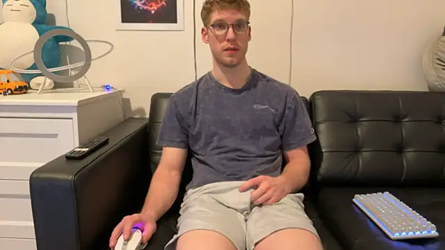 Snapshot of BlueEyedTallGuy94 chatting on January 12, 2025, 1:32 am BlueEyedTallGuy94 online show from January 12, 2025, 1:32 am