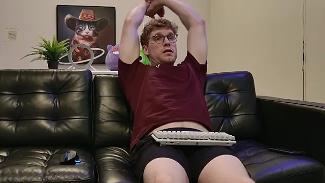 Snapshot of BlueEyedTallGuy94 chatting on September 30, 2025, 12:49 am BlueEyedTallGuy94 online show from September 30, 2025, 12:49 am