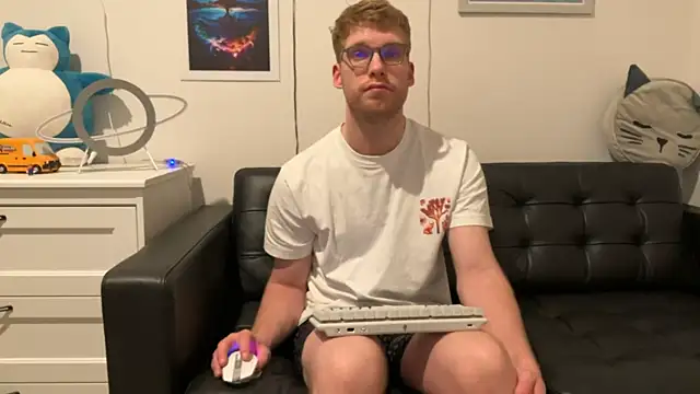 Snapshot of BlueEyedTallGuy94 chatting on December 17, 2024, 8:34 am BlueEyedTallGuy94 online show from December 17, 2024, 8:34 am