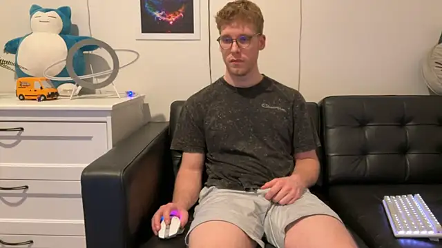 Snapshot of BlueEyedTallGuy94 chatting on December 24, 2024, 7:28 am BlueEyedTallGuy94 online show from December 24, 2024, 7:28 am