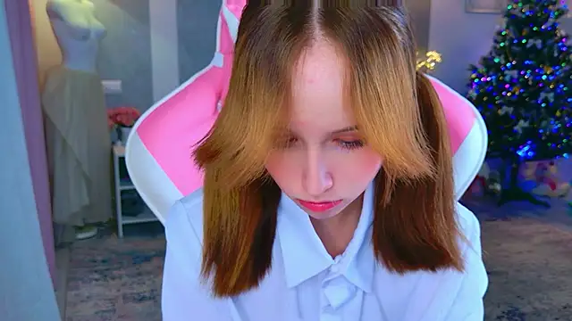 b4by LoL1 online show from December 22, 2025, 11:43 am