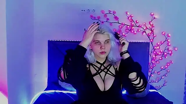 JoannLowe online show from February 15, 2026, 8:30 pm